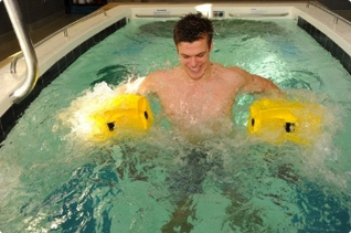新英格兰爱国者队：他们的新训练设施把SwimEx水池作为重点